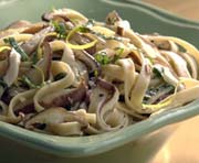 Fettuccine con Shiitake, Piselli e Prosciutto